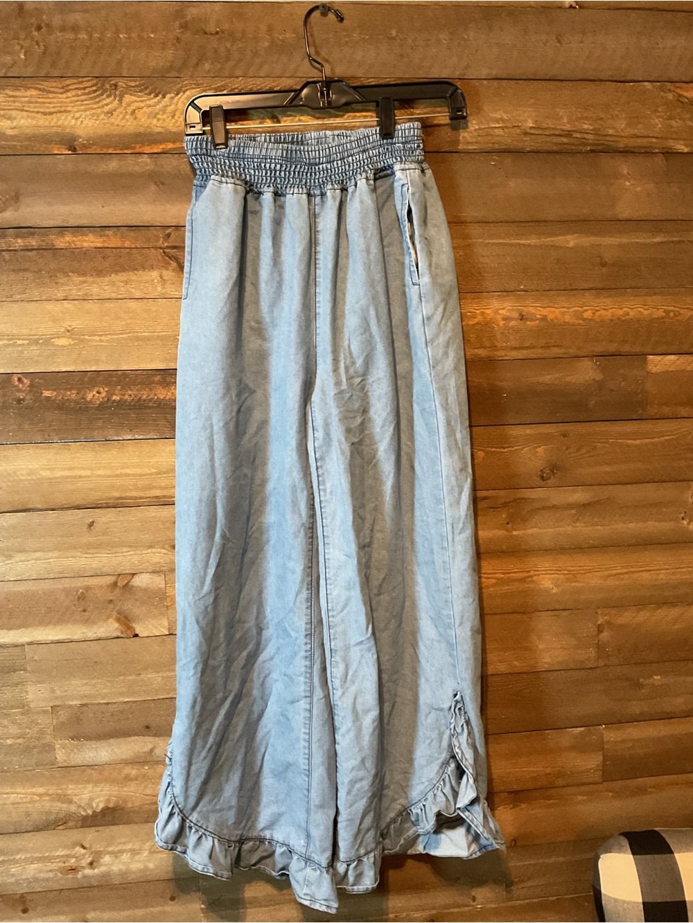 Light Wash Denim Pull On Pants with Ruffled Hem Women’s Size 27